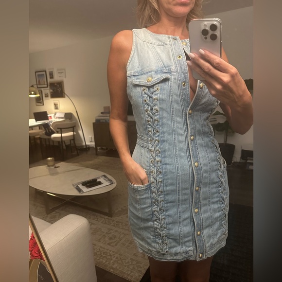 Balmain - Picture 4 of 9